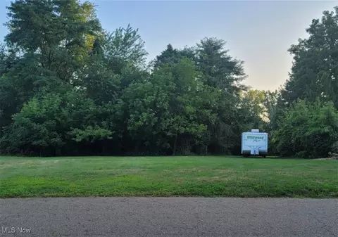 2785 Nesmith Lake Blvd, Akron, OH 44314