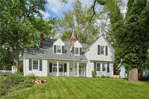 821 Colonial Blvd NE, Canton, OH 44714