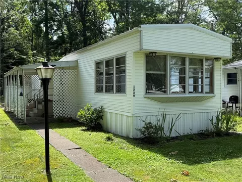 1239 Pasadena Blvd NW, North Canton, OH 44720