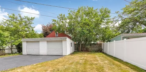 Exterior - 615 E 266th St, Euclid, OH 44132 photo 2 of 2