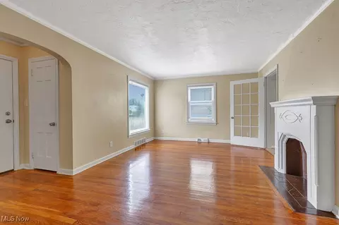 Living - 615 E 266th St, Euclid, OH 44132 photo 1 of 2