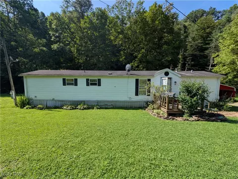 422 Sand Ridge Rd, Millstone, WV 25261