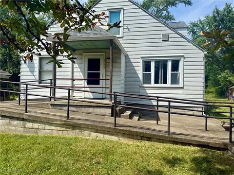 2526 Stocker Ave, Youngstown, OH 44505