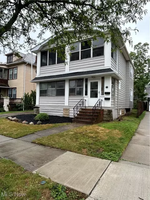 1278 Gladys Ave, Lakewood, OH 44107