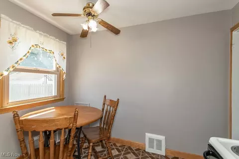 1709 Douglas Rd, Wickliffe, OH 44092 photo 4