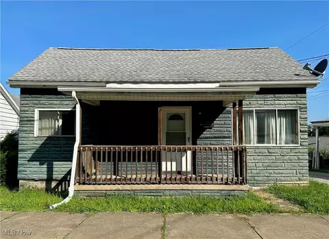 1093 Neville St, Follansbee, WV 26037