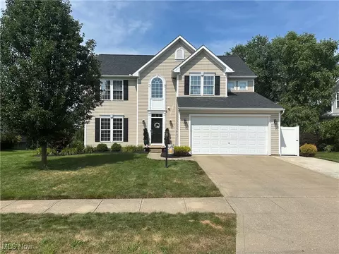 9725 Diamond Ridge Cir NW, Canal Fulton, OH 44614
