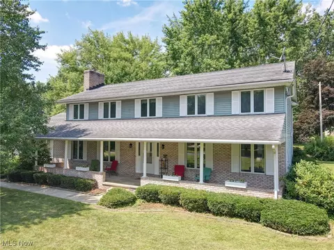 1243 Danbury Rd NW, North Canton, OH 44720