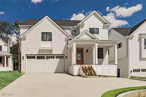 213 S Main St, Chagrin Falls, OH 44022