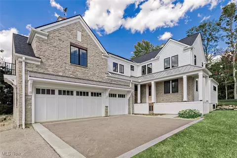 207 S Main St, Chagrin Falls, OH 44022