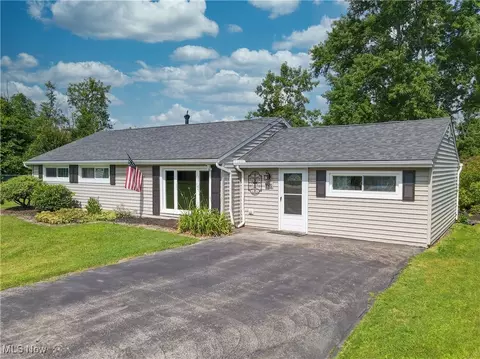 1601 Ridgewood Ct, Twinsburg, OH 44087