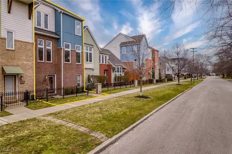 2280 City View Dr, Cleveland, OH 44113