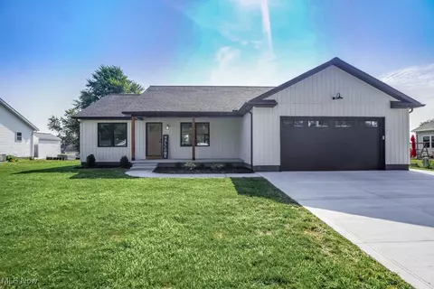 5 Chestnut St, Marshallville, OH 44645