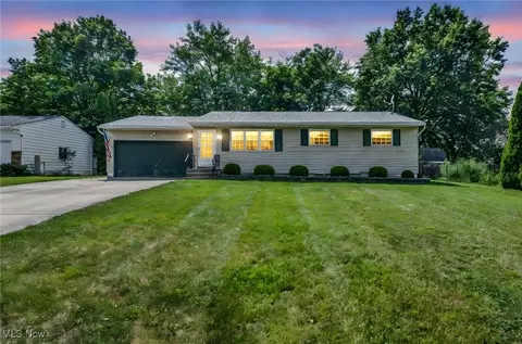 708 Charlotte Dr, Brunswick, OH 44212