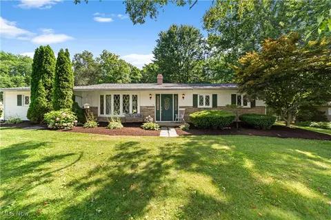 583 Sherwood Dr, Aurora, OH 44202