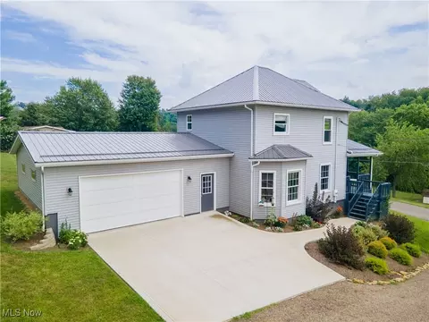 208 Maple St, Baltic, OH 43804