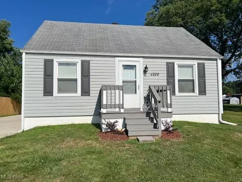 4226 Fargo Ave NE, Louisville, OH 44641