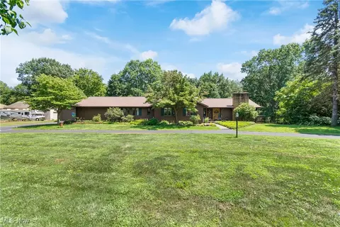 12980 Robinwood St NE, Alliance, OH 44601