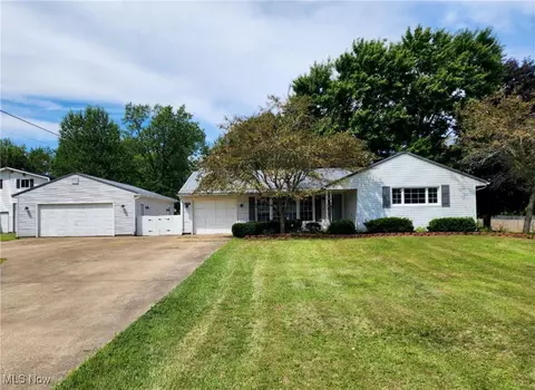 5155 Peach St, Louisville, OH 44641