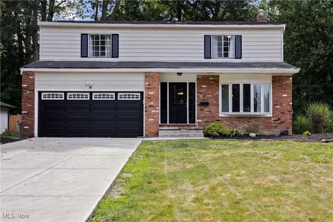 9422 Driftwood Dr, Olmsted Falls, OH 44138