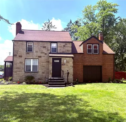 7254 Craigmere Dr, Middleburg Heights, OH 44130