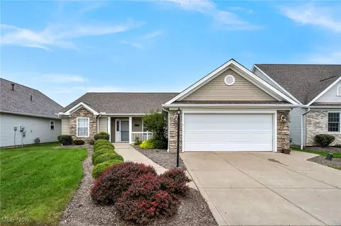 475 Falling Leaf Dr, Seven Hills, OH 44131 photo 1