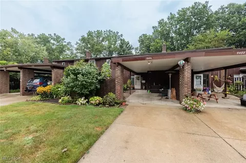 9494 Fernwood Dr, Olmsted Falls, OH 44138