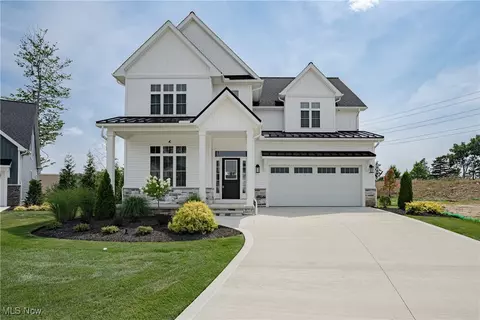 592 Magnolia Ct, Mayfield Village, OH 44143