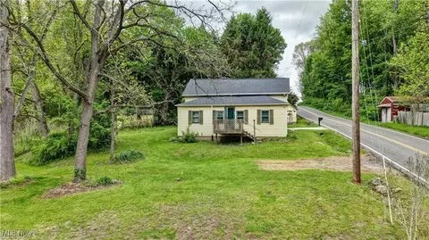 8055 Dolphin St SW, Bolivar, OH 44612