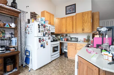 862 E Overton Dr, Akron, OH 44319 photo 22