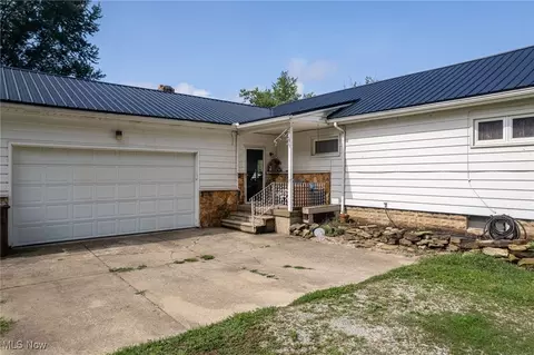 862 E Overton Dr, Akron, OH 44319 photo 3