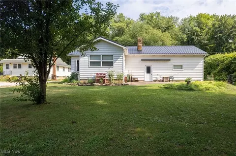 862 E Overton Dr, Akron, OH 44319 photo 5