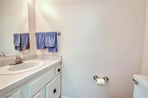 Bath - 2439 Beechersbrook Ln, Madison, OH 44057 photo 2 of 5