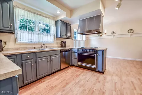 Kitchen - 2439 Beechersbrook Ln, Madison, OH 44057 photo 1 of 4