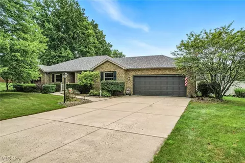 1863 Merlo Ct, Niles, OH 44446