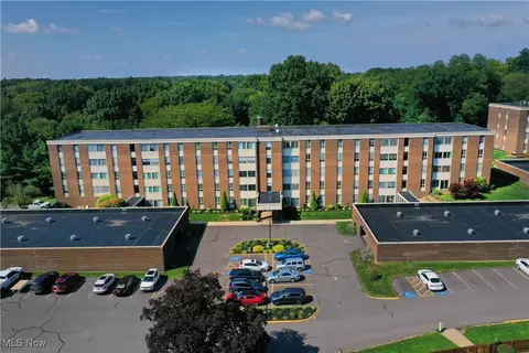 3066 Kent Rd #410, Stow, OH 44224