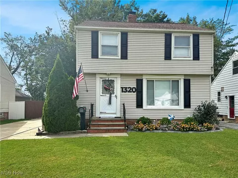 1320 Belrose Rd, Mayfield Heights, OH 44124