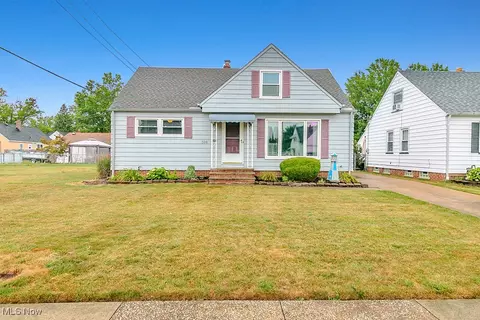 396 Clarmont Rd, Willowick, OH 44095