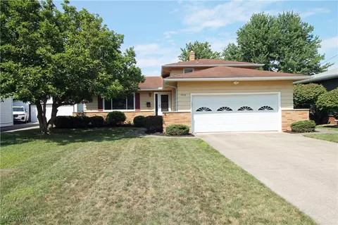 5978 Marra Dr, Bedford Heights, OH 44146