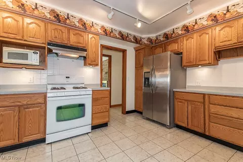 5018 Willoughcroft Rd, Willoughby, OH 44094 photo 3