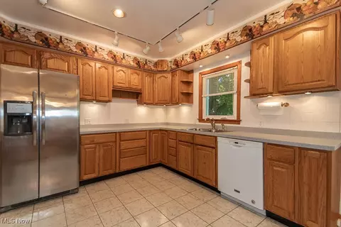 5018 Willoughcroft Rd, Willoughby, OH 44094 photo 2