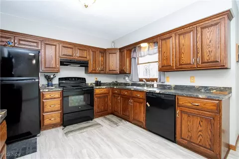 Kitchen - 2255 E Messner Rd, Wooster, OH 44691 photo 2 of 4