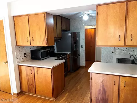 Kitchen - 2300 River Rd, Willoughby Hills, OH 44094 photo 3 of 3