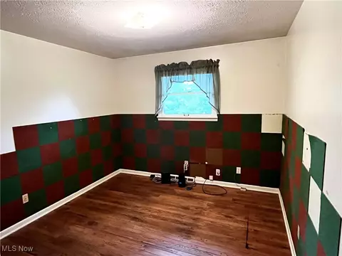 Bedroom - 2300 River Rd, Willoughby Hills, OH 44094 photo 2 of 7