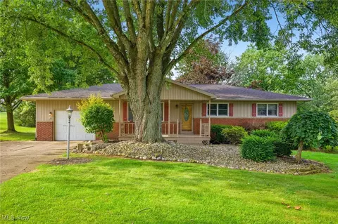 6100 Stoneybrook St SW, Canton, OH 44706