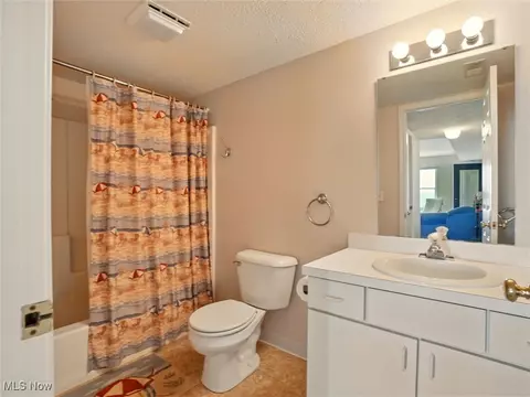 Bath - 5237 Lake Rd W #1133, Ashtabula, OH 44004 photo 1 of 1