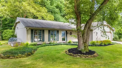9886 Pebble Brook Ln, Strongsville, OH 44149