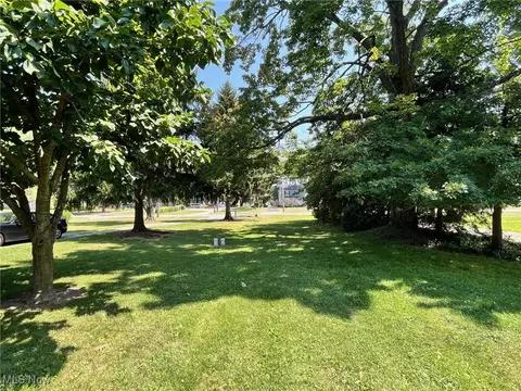 852 Lloyd Rd, Wickliffe, OH 44092 photo 3