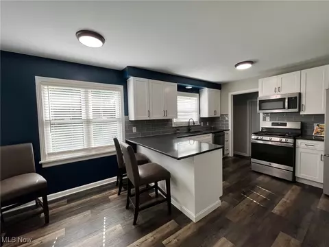 852 Lloyd Rd, Wickliffe, OH 44092 photo 4