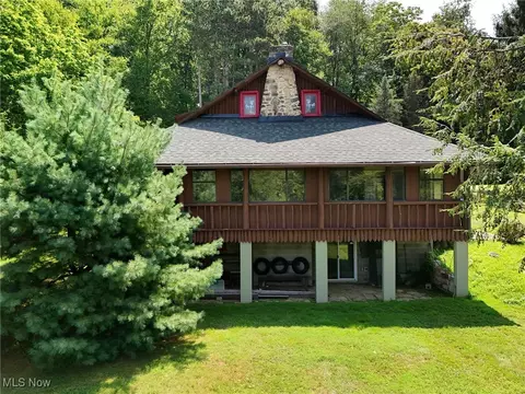 696 Louisiana Ave, Chester, WV 26034
